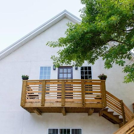 Park Carriage House Rest & Explore With Hollyhock Луисвилл Экстерьер фото